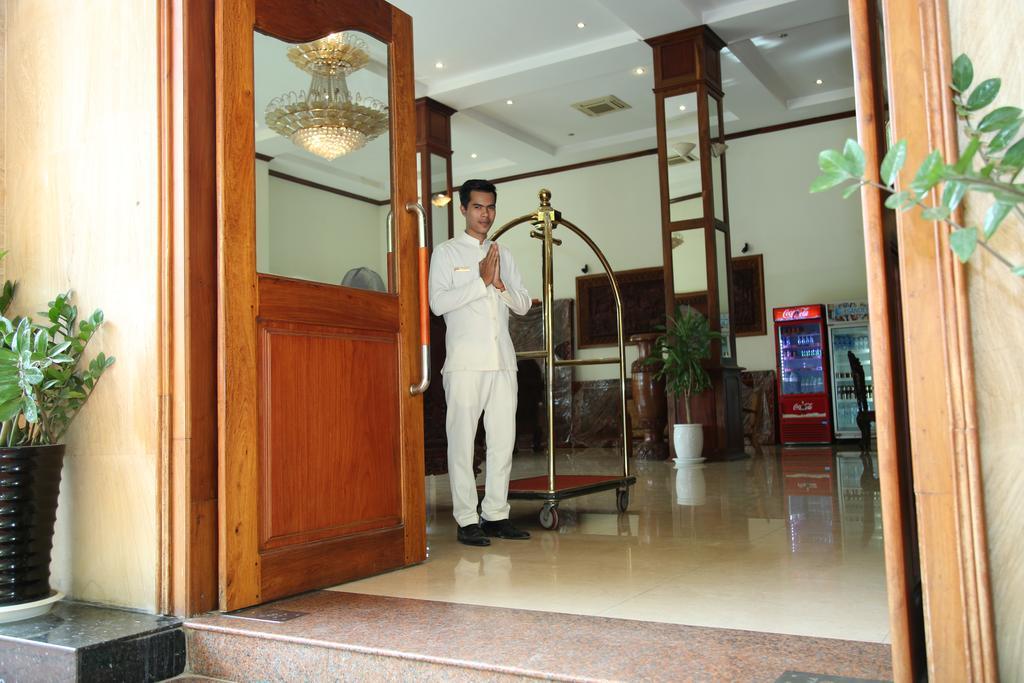 Holiday Hotel Battambang Exterior foto